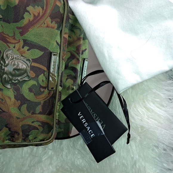 Versace NWTs Khaki Multicolor La Medusa Baroccoflage-Print Belt Bag - Picture 9 of 15